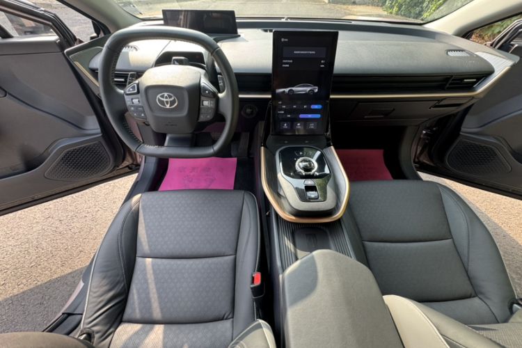 Used Toyota bZ3 2023 616 km Long-Range Premium Interior 1