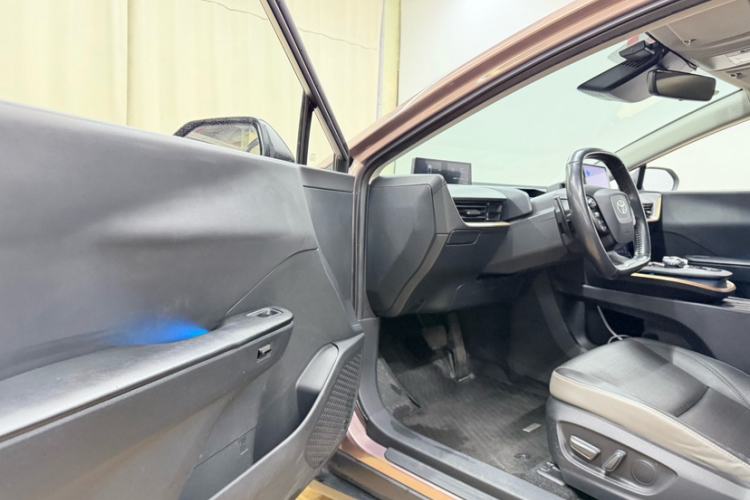 Used Toyota bZ3 2023 616 km Long-Range Premium Interior 1