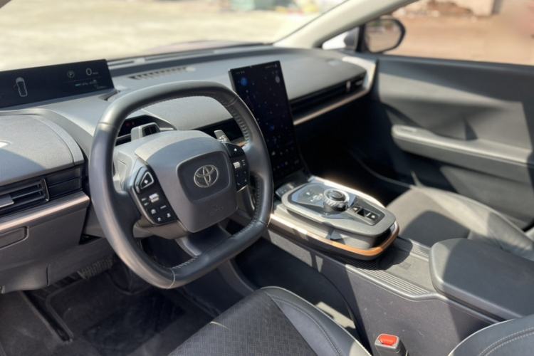 Used Toyota bZ3 2023 616 km Long-Range Premium Interior 1