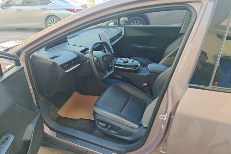 Used Toyota bZ3 2023 616 km Long-Range Premium Interior 1
