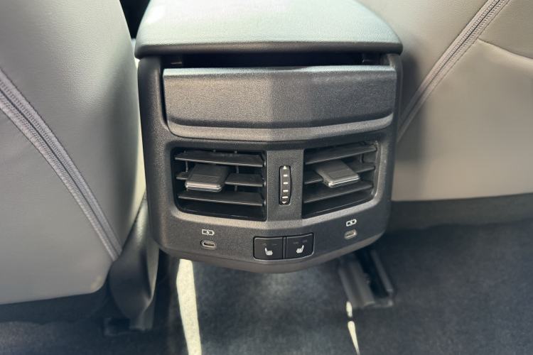 Used Toyota bZ3 2023 616 km Long-Range Premium Interior 11