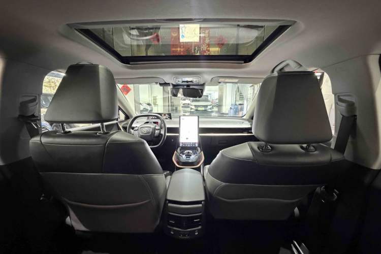 Used Toyota bZ3 2023 616 km Long-Range PRO Interior 13