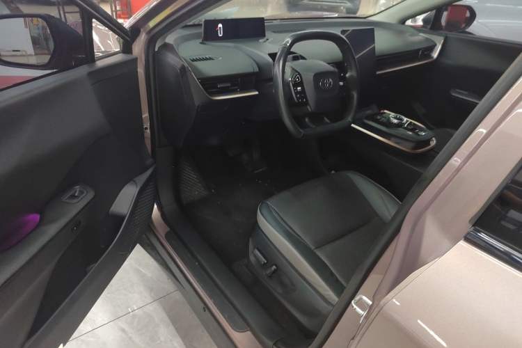 Used Toyota bZ3 2023 616 km Long-Range Premium Interior 2