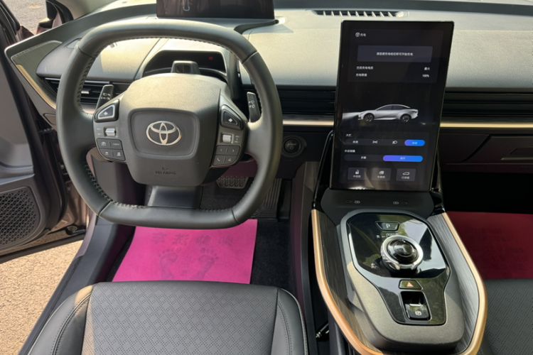 Used Toyota bZ3 2023 616 km Long-Range Premium Interior 2