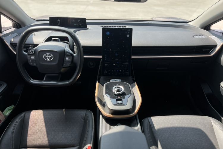 Used Toyota bZ3 2023 616 km Long-Range Premium Interior 2