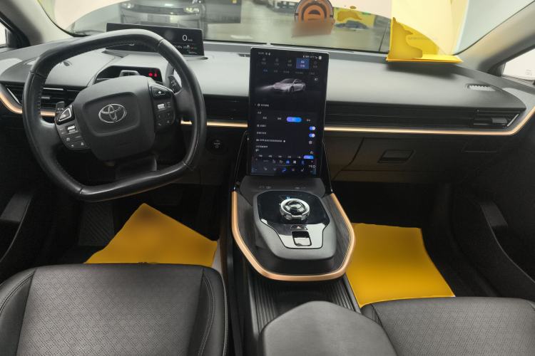 Used Toyota bZ3 2023 616 km Long-Range Premium Interior 2
