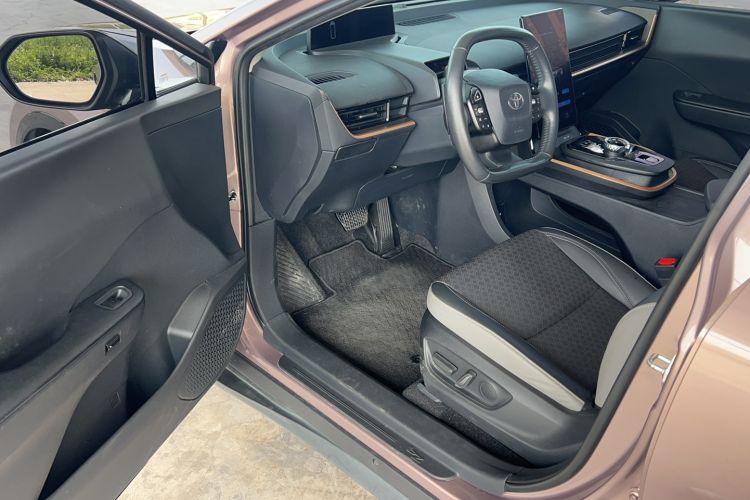 Used Toyota bZ3 2023 616 km Long-Range Premium Interior 2
