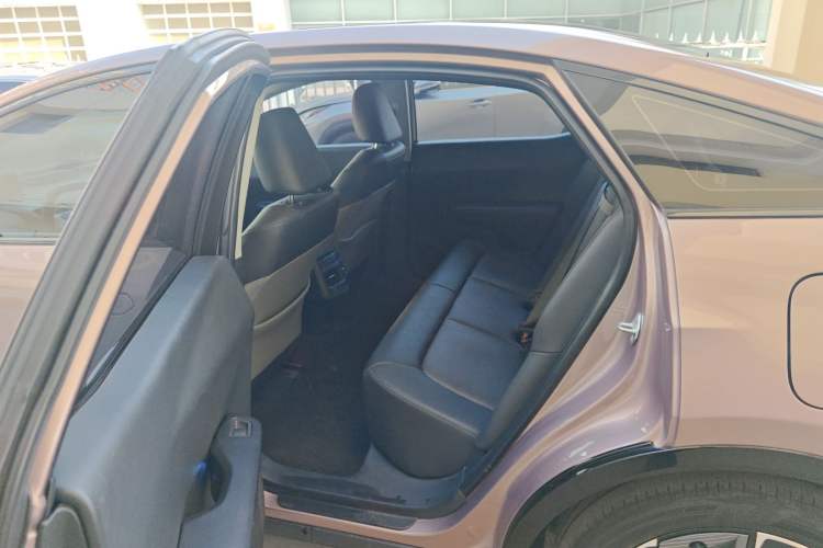 Used Toyota bZ3 2023 616 km Long-Range Premium Interior 2