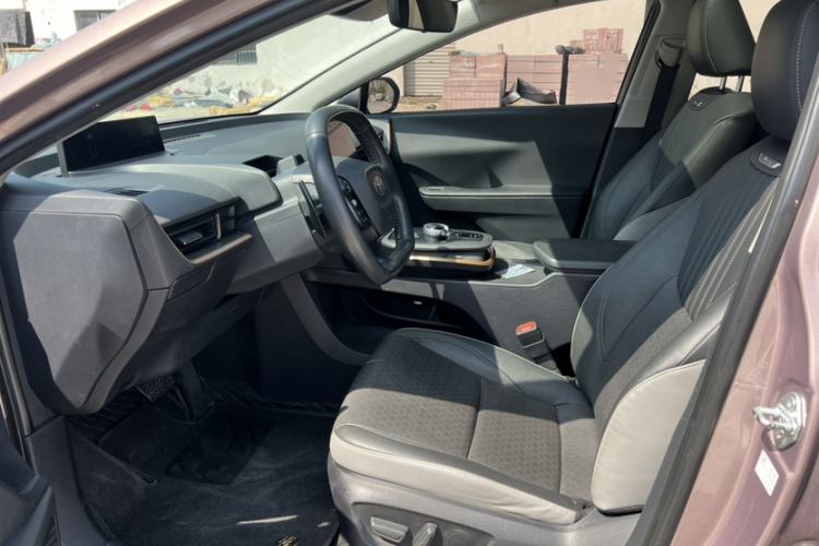 Used Toyota bZ3 2023 616 km Long-Range Premium Interior 3