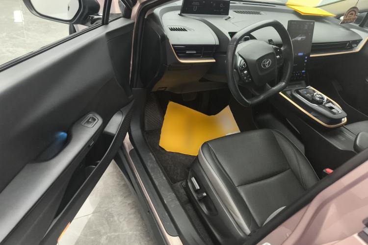 Used Toyota bZ3 2023 616 km Long-Range Premium Interior 3