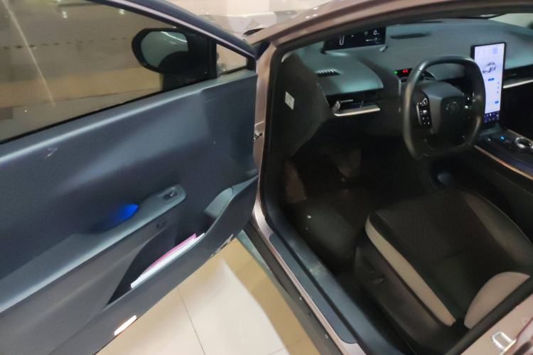 Used Toyota bZ3 2023 616 km Long-Range Premium Interior 3