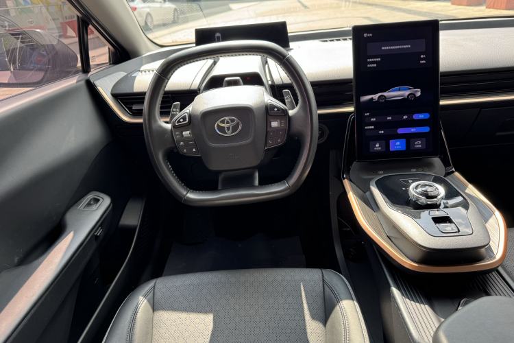 Used Toyota bZ3 2023 616 km Long-Range Premium Interior 4