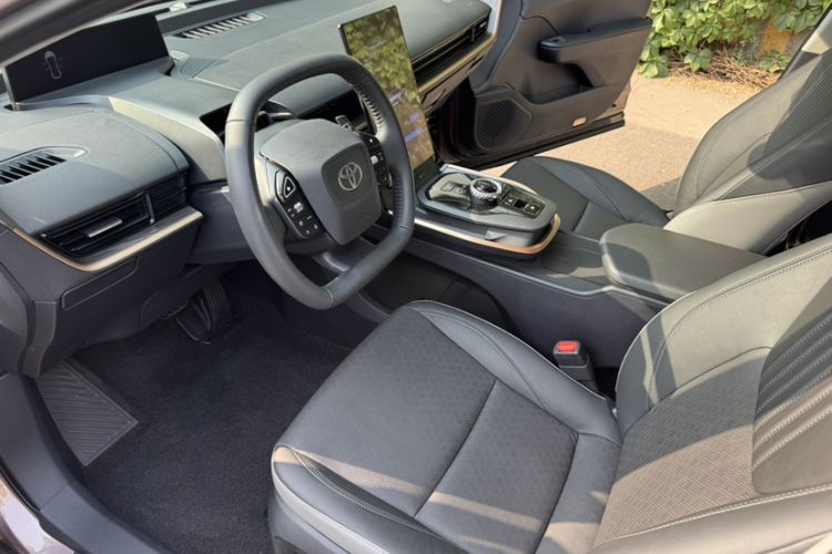 Used Toyota bZ3 2023 616 km Long-Range Premium Interior 5