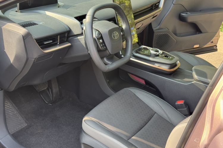 Used Toyota bZ3 2023 616 km Long-Range Premium Interior 6