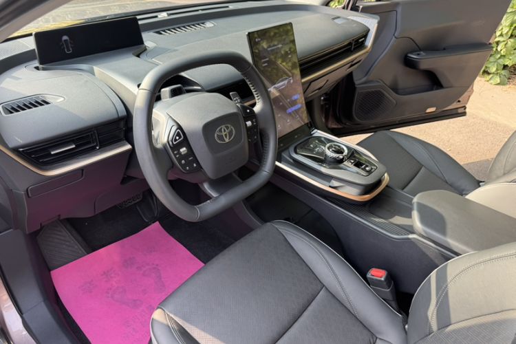 Used Toyota bZ3 2023 616 km Long-Range Premium Interior 7
