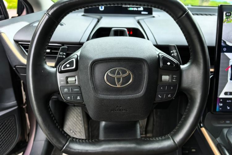 Used Toyota bZ3 2023 616 km Long-Range Premium Interior 9