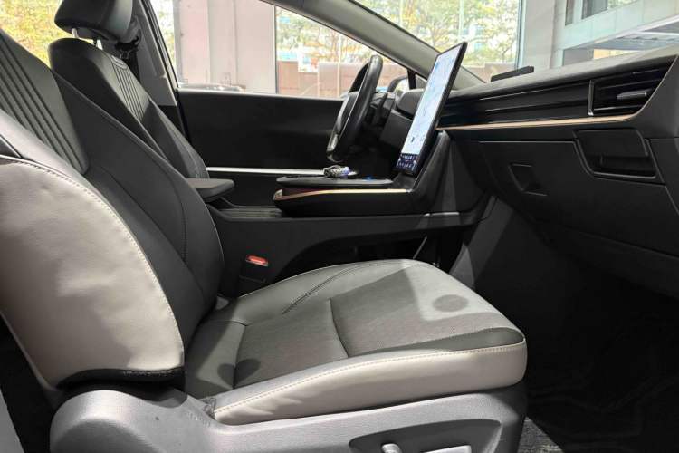 Used Toyota bZ3 2023 616 km Long-Range PRO Interior 9