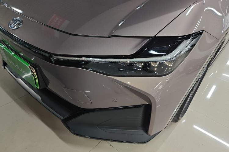 Used Toyota bZ3 2023 616 km Long-Range Premium Left Front Headlight