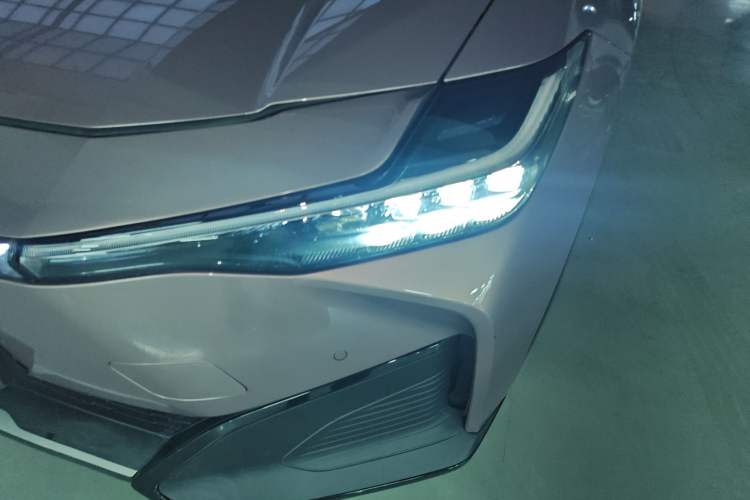 Used Toyota bZ3 2023 616 km Long-Range Premium Left Front Headlight