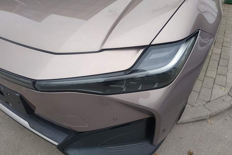 Used Toyota bZ3 2023 616 km Long-Range Premium Left Front Headlight