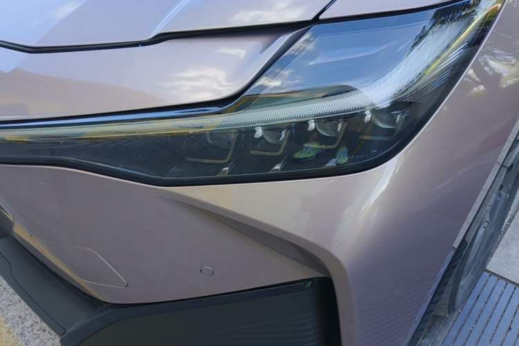 Used Toyota bZ3 2023 616 km Long-Range Premium Left Front Headlight