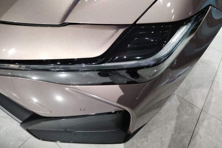 Used Toyota bZ3 2023 616 km Long-Range Premium Left Front Headlight