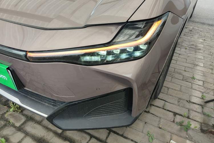 Used Toyota bZ3 2023 616 km Long-Range Premium Left Front Headlight