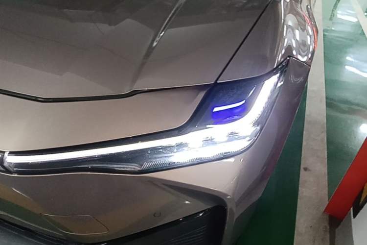 Used Toyota bZ3 2023 616 km Long-Range Premium Left Front Headlight