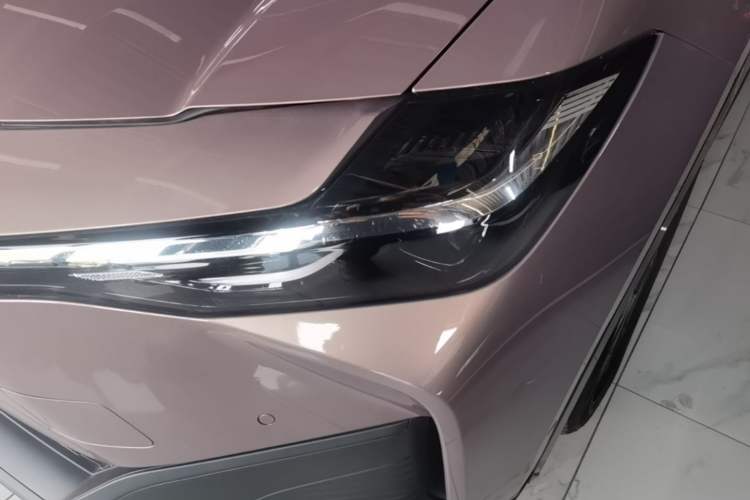 Used Toyota bZ3 2023 517 km Elite PRO Left Front Headlight