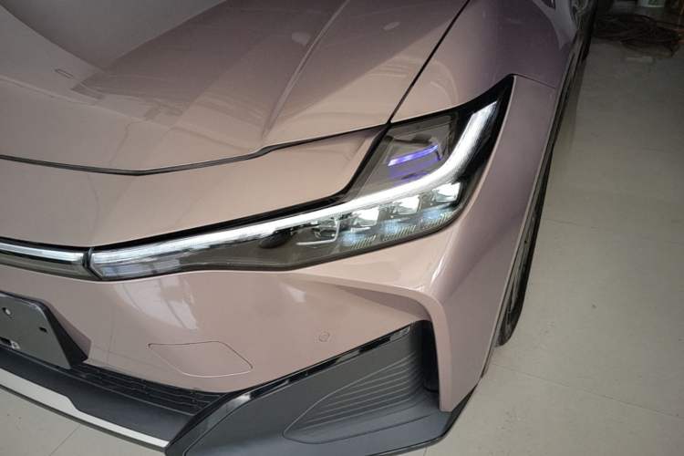 Used Toyota bZ3 2023 616 km Long-Range Premium Left Front Headlight