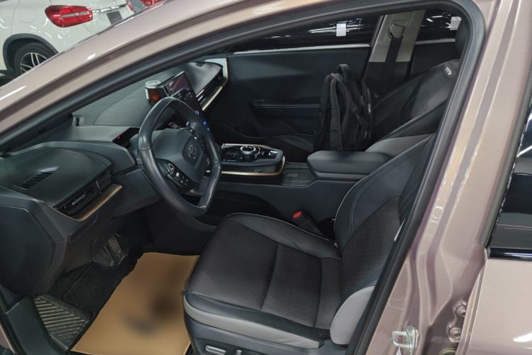 Used Toyota bZ3 2023 616 km Long-Range Premium Left Front Seat