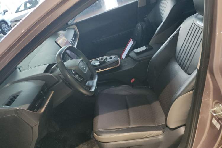 Used Toyota bZ3 2023 616 km Long-Range Premium Left Front Seat