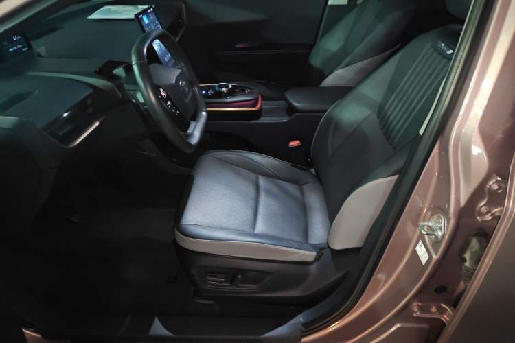 Used Toyota bZ3 2023 616 km Long-Range Premium Left Front Seat