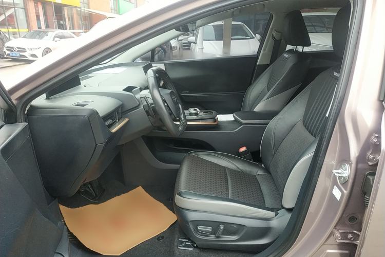 Used Toyota bZ3 2023 616 km Long-Range Premium Left Front Seat