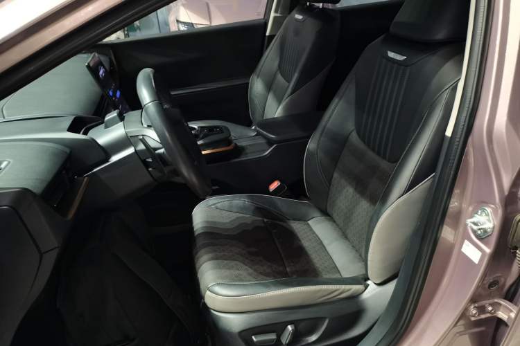 Used Toyota bZ3 2023 616 km Long-Range Premium Left Front Seat
