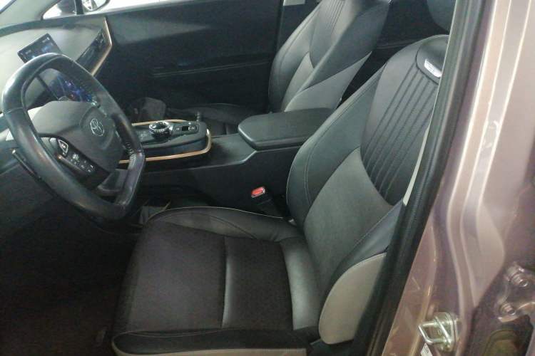Used Toyota bZ3 2023 616 km Long-Range Premium Left Front Seat