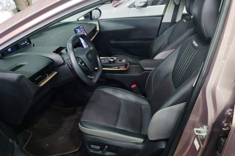 Used Toyota bZ3 2023 616 km Long-Range Premium Left Front Seat