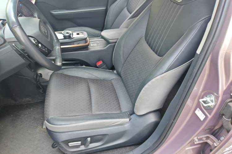 Used Toyota bZ3 2023 616 km Long-Range Premium Left Front Seat