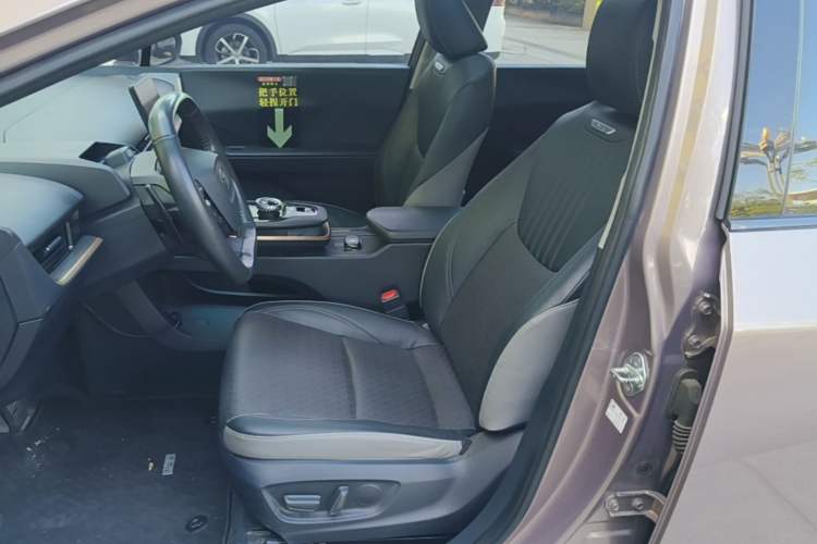 Used Toyota bZ3 2023 616 km Long-Range Premium Left Front Seat