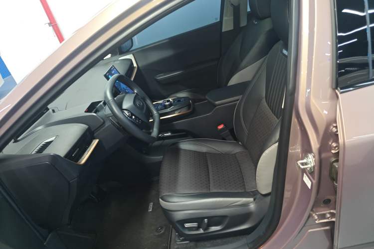 Used Toyota bZ3 2023 616 km Long-Range Premium Left Front Seat