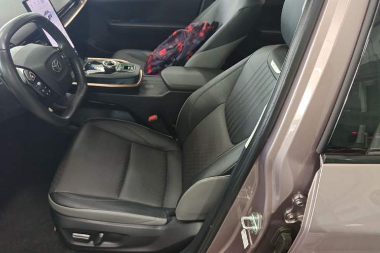 Used Toyota bZ3 2023 616 km Long-Range Premium Left Front Seat