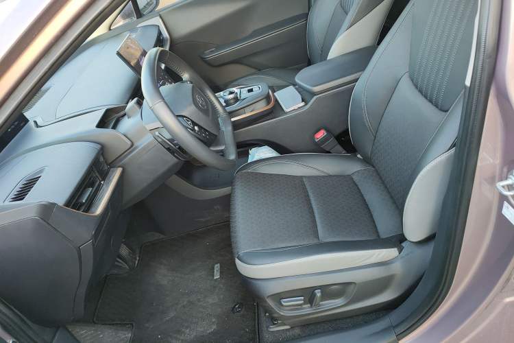 Used Toyota bZ3 2023 616 km Long-Range Premium Left Front Seat