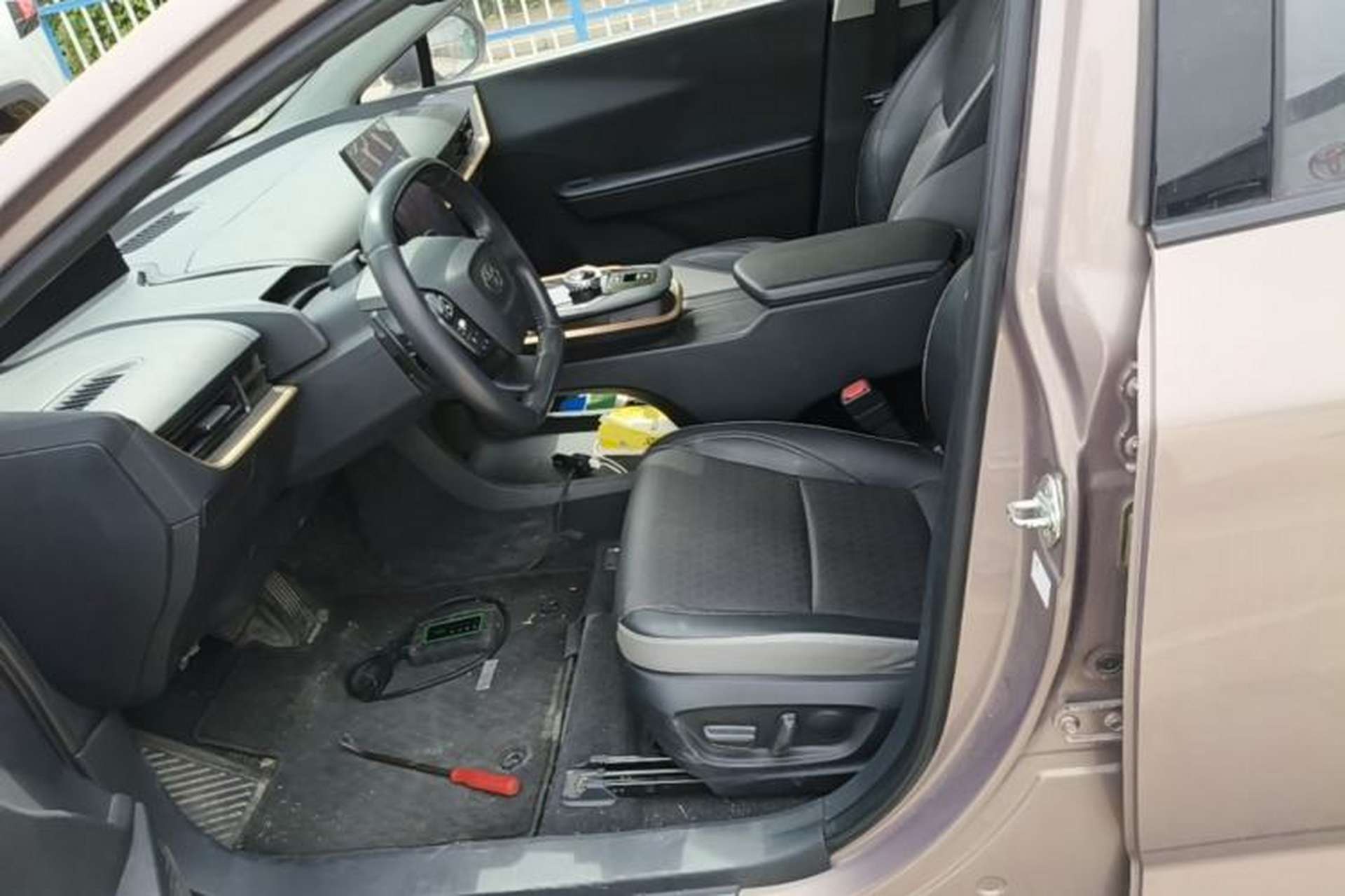 Used Toyota bZ3 2023 616 km Long-Range Premium Left Front Seat
