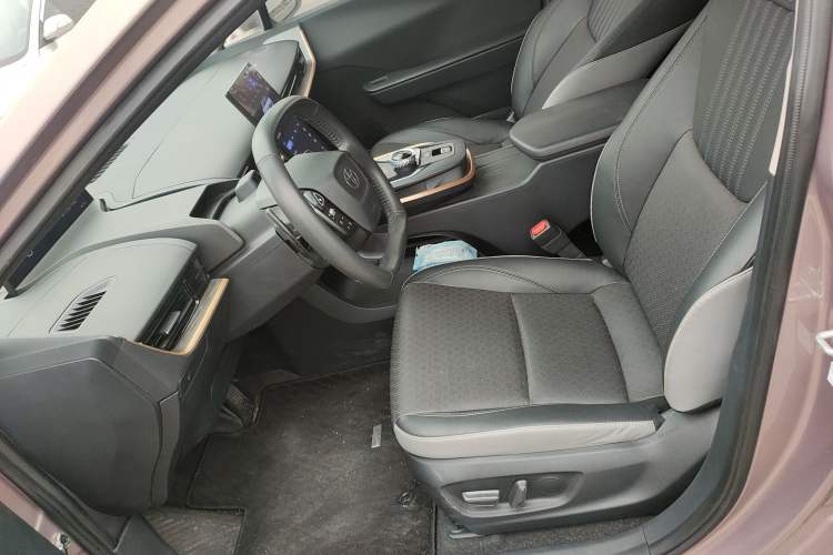 Used Toyota bZ3 2023 616 km Long-Range Premium Left Front Seat