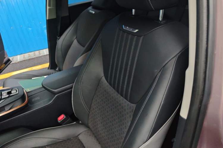 Used Toyota bZ3 2023 616 km Long-Range Premium Left Front Seat