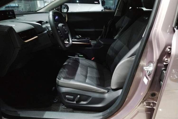 Used Toyota bZ3 2023 616 km Long-Range Premium Left Front Seat