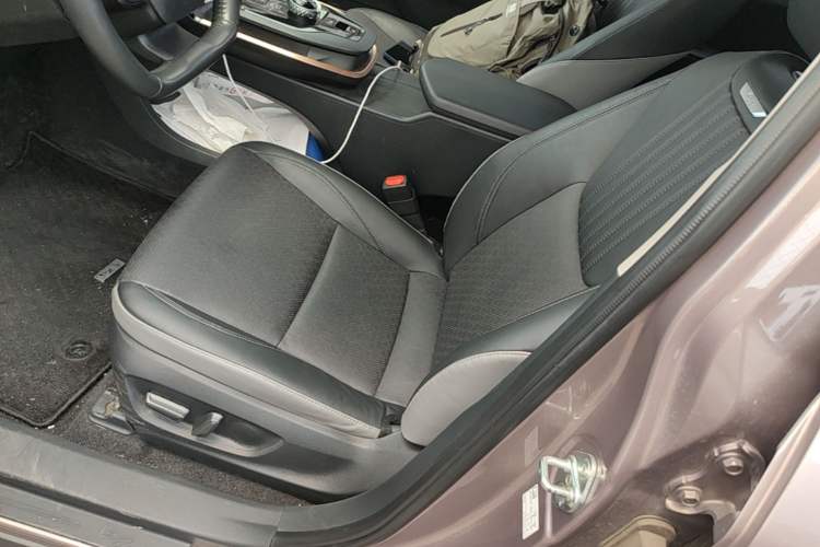 Used Toyota bZ3 2023 616 km Long-Range Premium Left Front Seat