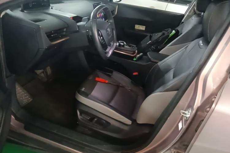 Used Toyota bZ3 2023 616 km Long-Range Premium Left Front Seat