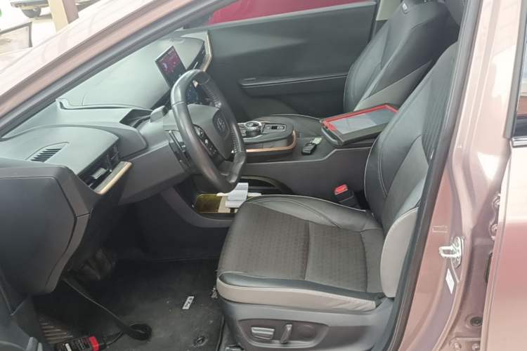 Used Toyota bZ3 2023 616 km Long-Range Premium Left Front Seat