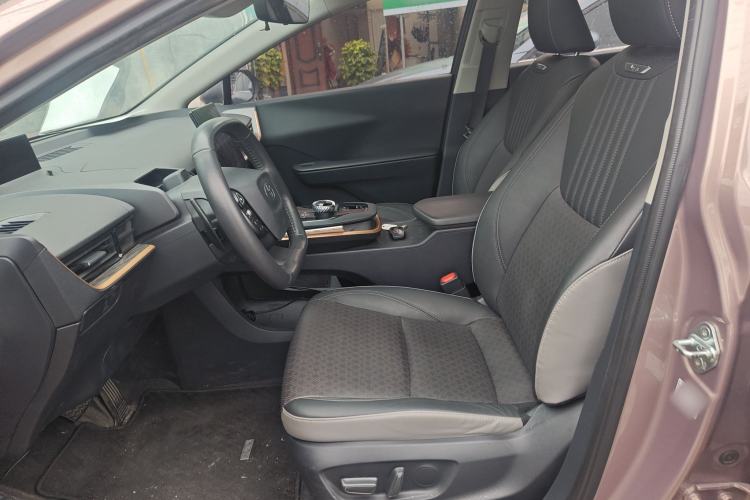Used Toyota bZ3 2023 616 km Long-Range Premium Left Front Seat